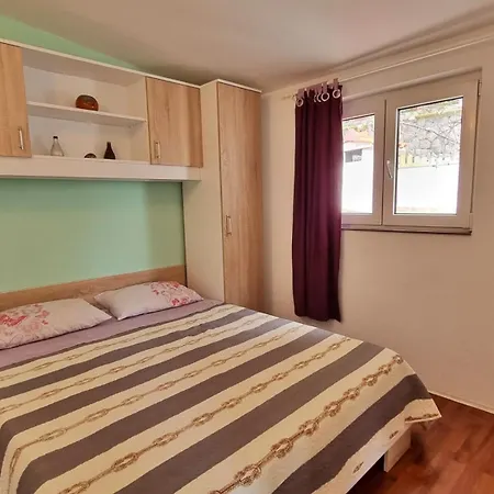 Neda Apartment *