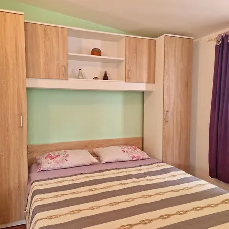 Neda Apartment Omis
