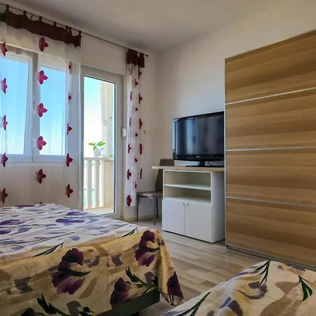 Neda Apartment *
