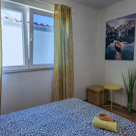Neda Apartment *