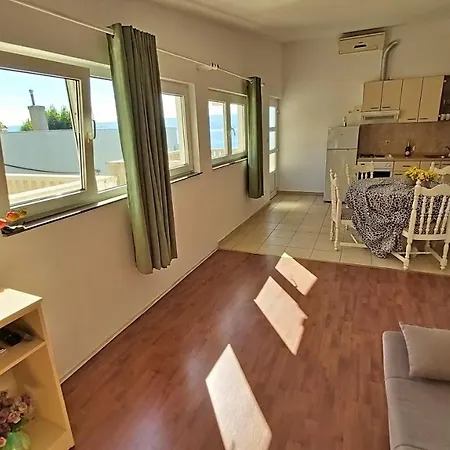 Neda Apartment *